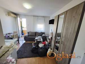 Komforna, nameštena garsonjera na odličnoj lokaciji