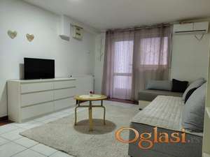 Prelep jednosoban stan-Socijalno-300e