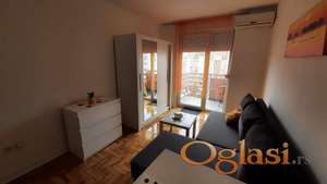 Odlicna garsonjera u blizini Sajma