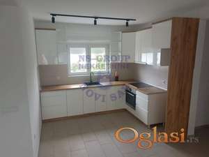 Odličan dvoiposoban stan na Sajlovu.