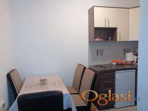 Izdajem prelep apartman u centru Zlatibora