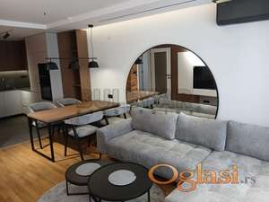 Izdaje se dvosoban namešten stan u ulici Cara Dušana kod Berte, 53m2, grejanje na struju