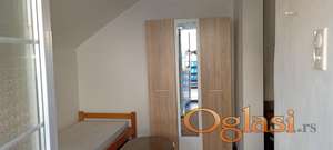 Издајем намештену гарсоњеру у Београду
