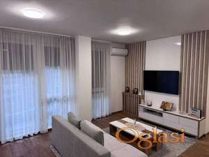 Komforan trosoban stan na Bulevaru!