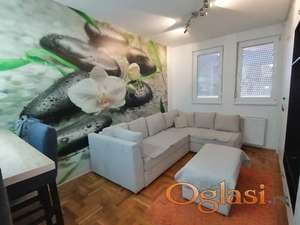 Odlična nameštena garsonjera 25m2 u reprezentativnoj zgradi - Bul.Evrope