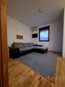 KISAČKA ULICA UGAO SA BERISLAVA BERIĆA-USELJIVA ODMAH -