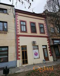 Prodajem trosoban salonski stan u Sremskoj Mitrovici