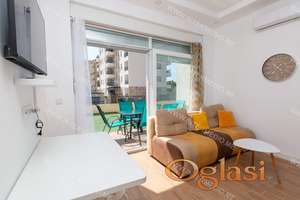 Jednosoban opremljen stan u novogradnji, Bijela