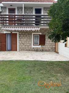 Kamena kuća u Đenovićima na 1.redu