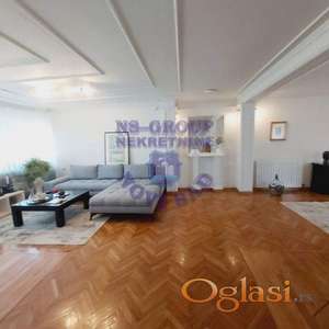 Odlična nekretnina sa velikim placem na kome su tri objekta