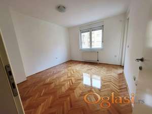 Prazan jednoiposoban stan na Podbari