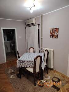 Izdajem odličan, dvosoban stan u Novom Sadu