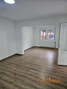 Trosoban stan sa parking mestom na Telepu