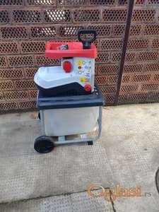 Sečka za grane sa zupčanikom 2800 W