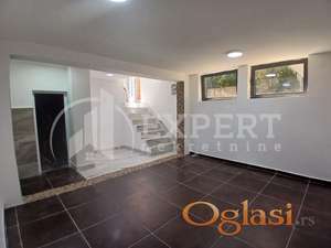 Izdaje se renoviran poslovni prostor u centru grada, 30m2