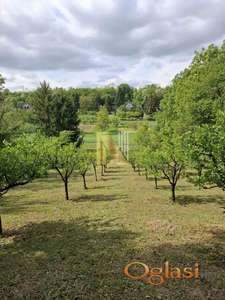 Građevinski plac  površine 1409m2 u Maradiku