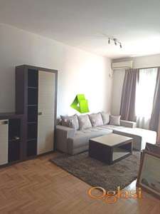 Lep dvoiposoban stan sa garažnim mestom kod Doma zdravlja ID#8174