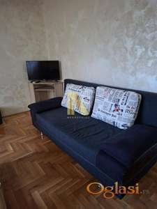 Komletno nameštena garsonjera u blizini Sajma