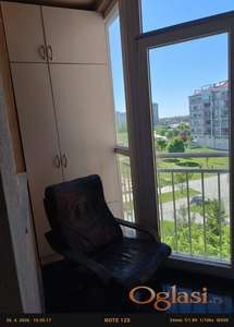 Prostran, dvosoban, polunamešten stan na Novom Naselju