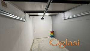 Izdajem garažu Preradovićeva-Petrovaradin
