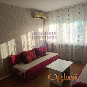 Izdaje se lepo uređen i namešten dvosoban stan na Bulevaru oslobođenja.