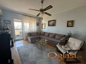 Komforan dvoiposoban stan na Ž. Stanici!