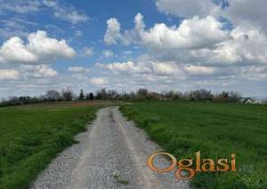 Prelep plac u gradjevinskom podrucju!