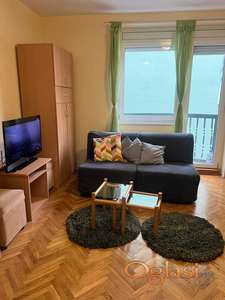 Izdajem garsonjeru u Zeleznickoj ulici