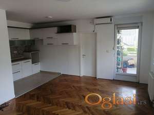 Poslovni prostor, 83m2, Sajmište