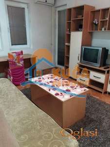 Izdaje se stan u blizini Saborne crkve