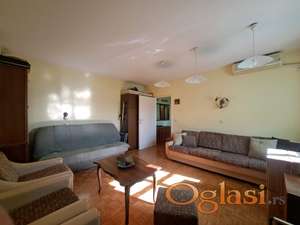 KEJ - ODLIČAN JEDNOSOBAN STAN SA TERASOM - MOŽE BITI JEDNOIPOSOBAN - USELJIV BRZO!!!  UKNJIŽEN 1/1 RETKO U PONUDI!!!!