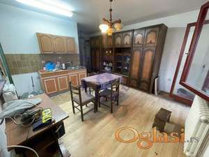 Odlična garonjera na Detelinari.