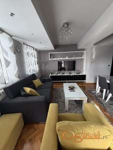 Trosoban stan u centru grada