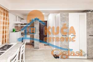 Izdaje se stan na Paliluli