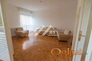 Izdaje se prazan  renoviran stan troiposoban stan na Limanu I ID#4291