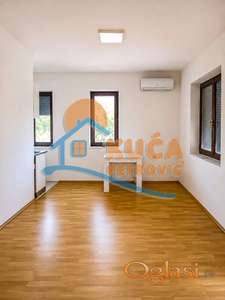 Jednoiposoban  stan, Mokranjčeva,  I  sprat, 44 m2