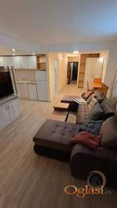 <p>LUX DVOSOBAN STAN SA TROŠKOVIMA I PARKINGOM, PETROVARADIN