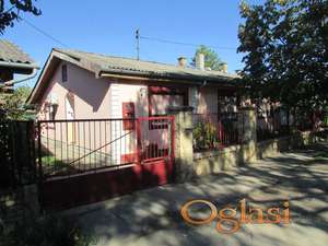 PRODAJA ČETVROSOBNE KUĆE ČVRSTE GRADNJE NEDALEKO OD CENTRA BEČEJA