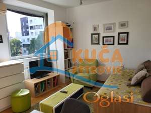 Izdaje se dvosoban stan iza crkve Sveti Luka, 50m2!