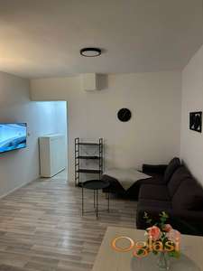 Kvalitetno opremljen i renoviran jednoiposoban stan