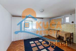 Jednoiposoban stan u kući, prizemlje, deo dvorišta, 40 m2, Apelovac