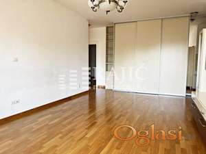 Novi Beograd(Stari Merkator)80m2,3.0+terasa+lođa #3822