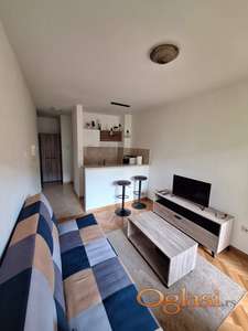 Odlična garsonjera sa parking mestom