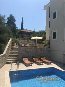 Prodaja duplex stana povrsine 98m2 sa bazenom u blizini Kotora i Tivta