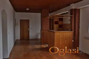 Na Prodaju Jednoiposoban Stan Kod Doma Zdravlja – Odlična Lokacija!