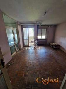 Lep trosoban stan za renoviranje ID#8559