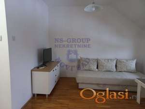 Izdaje se nameštena garsonjera na Novoj Detelinari, površine 23m².