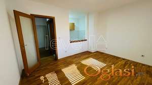 NOVI SAD - ŽELEZNIČKA STANICA - 32.00 m2