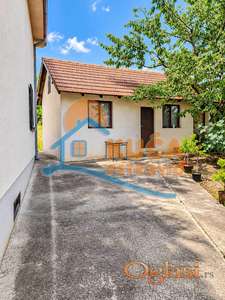 Lepa,  ozakonjena, porodična kuća 200m2,  pomoćni objekat 20m2, vikend naselje Čamurlija