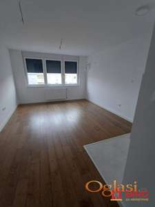 Nova garsonjera u modernoj zgradi na Novom Naselju